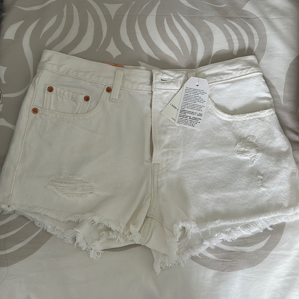 Women’s white denim shorts NWT levis